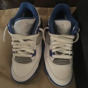 Jordan 4s size 4